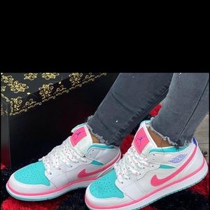 Meet your Posher, Maria